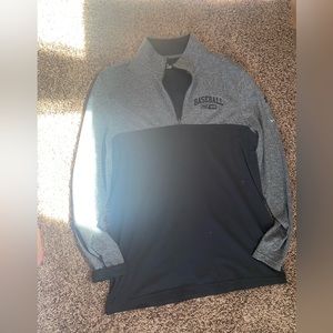 Women’s under Armour lose fit quarter zip shirt